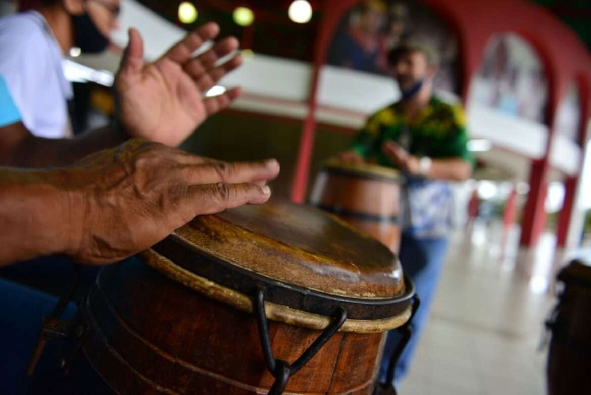 Ritmos afros fortalecem as raízes da cultura popular na Mostra Amyipaguana