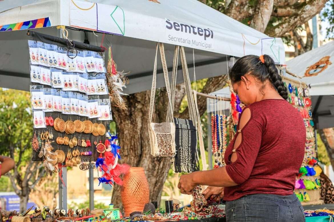 Prefeitura de Manaus alcança faturamento histórico de R$ 1 milhão em Feiras de Artesanato Itinerante