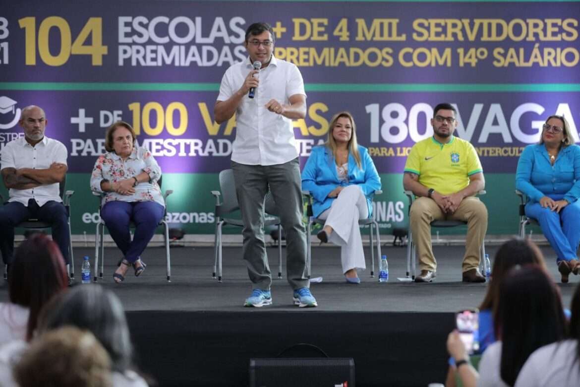 Wilson Lima anuncia pagamento do 14º salário a educadores de escolas que superaram metas no Ideb