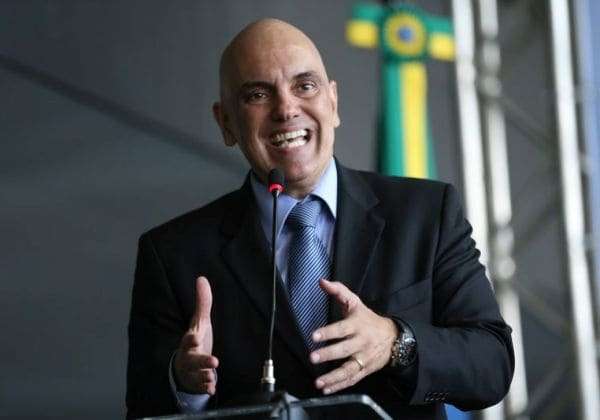 Moraes, após ser alvo de bolsonaristas: “Extremistas terão a aplicação da lei”