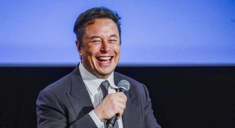 Musk diz que vai analisar suposta censura do Twitter no Brasil