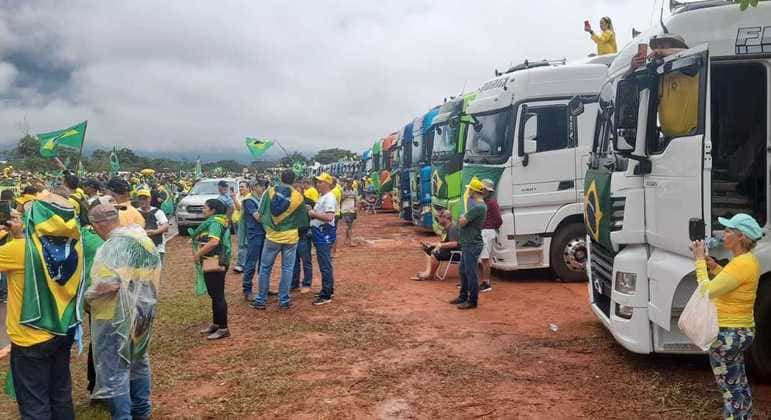 Manifestantes querem marcar feriado com ato em frente ao QG do Exército, em Brasília