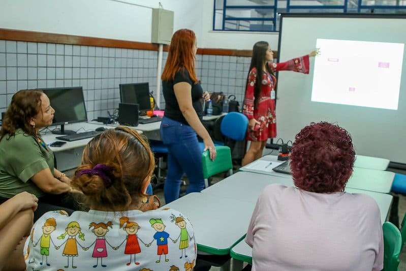 Prefeitura de Manaus mobiliza mães e responsáveis de estudantes a participarem de palestra sobre violência