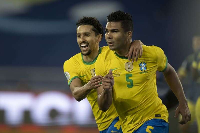 Brasil vence na raça com gol de Casemiro e se classifica para as oitavas de final