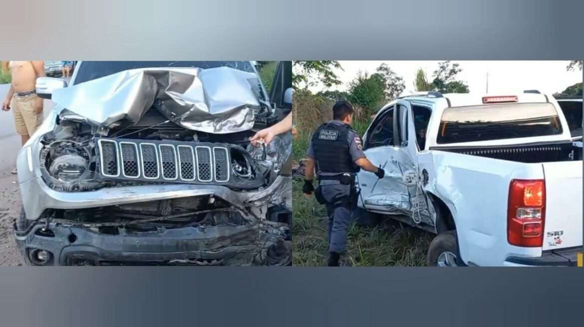 Homem fica preso as ferragens após colisão de carros na AM-010