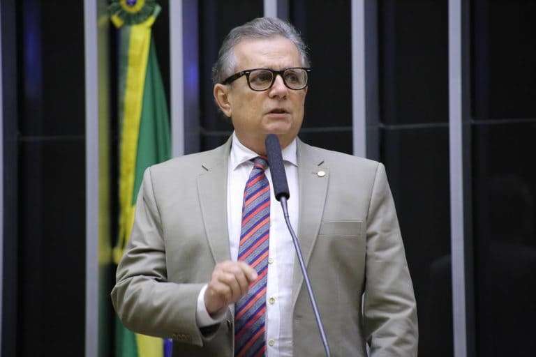 Comissão aprova obrigação de faculdade informar aluno sobre regularidade do curso no MEC