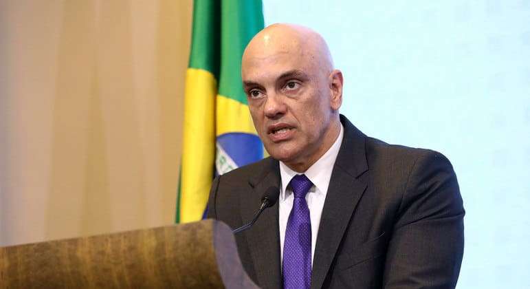 Moraes determina desocupação de acampamentos em frente a quartéis