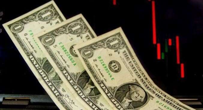 Dólar cai para R$ 4,87 e atinge menor valor em um ano