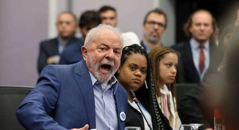 Lula passa por internação em São Paulo para procedimento nas cordas vocais