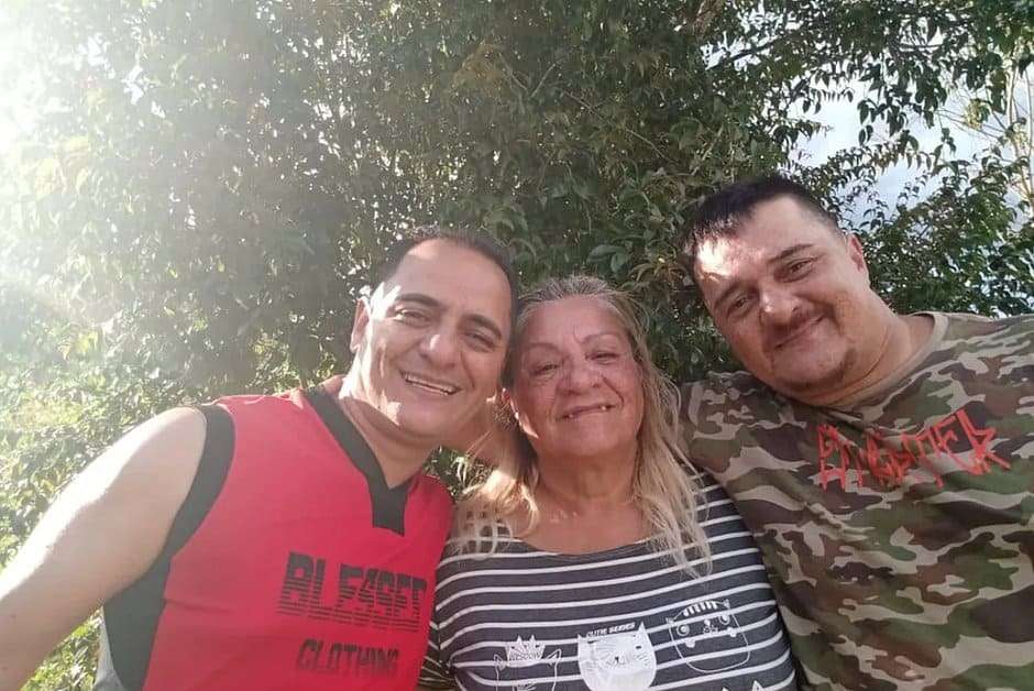 37 anos após ser vendido pelo próprio pai, homem reencontra família pelo Facebook