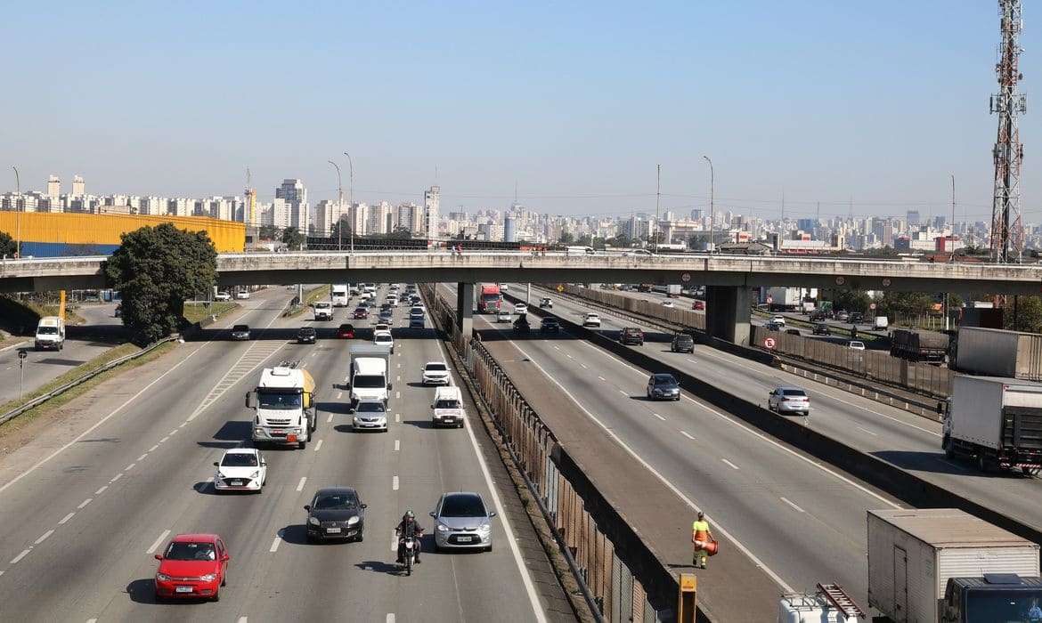 Auxílios Caminhoneiro e Taxista serão pagos hoje