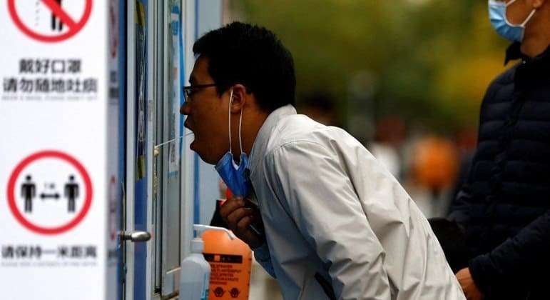 Pequim tem recorde de casos de Covid e fecha escolas e restaurantes