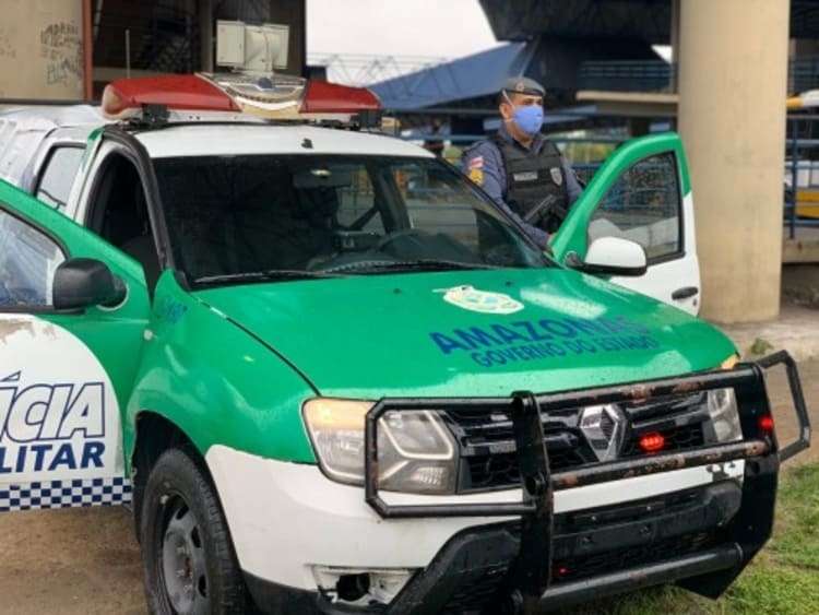 Suspeito de estupro é amarrado com fio elétrico e preso