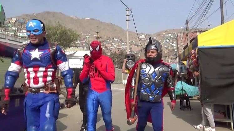 Policiais se disfarçam de 'Vingadores' e pegam traficantes desprevenidos durante operação