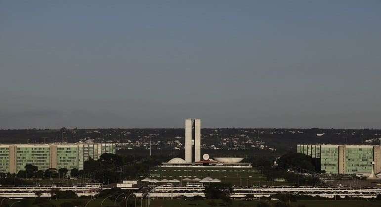 Com previsão de manifestações, Esplanada e Praça dos Três Poderes são fechadas para veículos