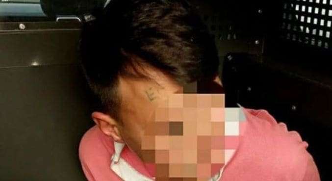 Jovem que teve testa tatuada com 'eu sou ladrão e vacilão' é preso