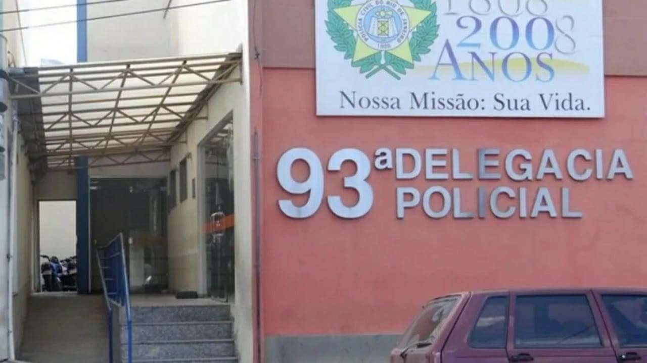 Policial salva irmão do tribunal do creme e bandidos queimam casa de parentes dele em retaliação