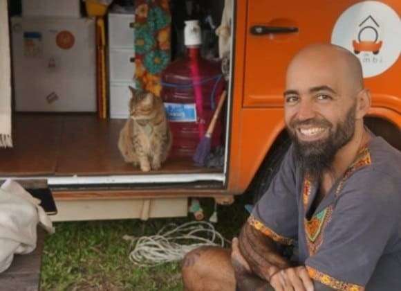 Brasileiro que morreu na Argentina era de SP e viajava de Kombi com a gata pela América do Sul