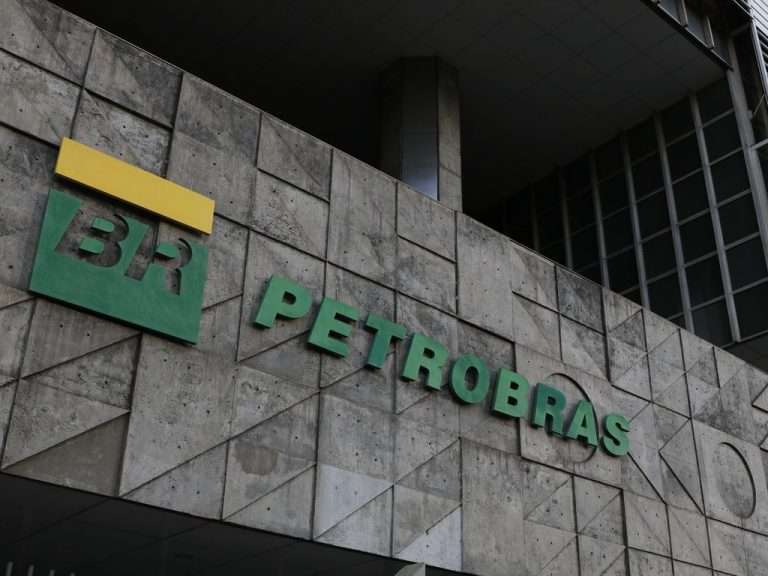 Comissão debate exploração de petróleo e gás na margem equatorial brasileira