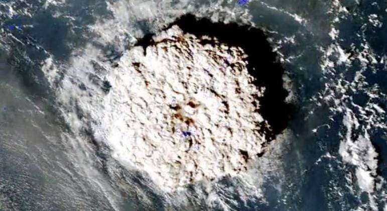 Erupção de vulcão em Tonga em janeiro é a mais intensa já registrada