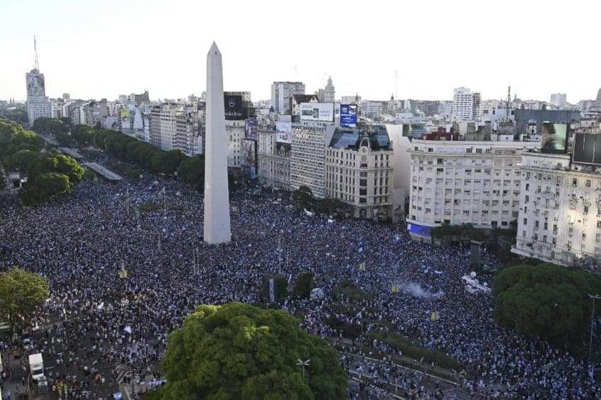 Argentinos lotam as ruas de Buenos Aires para celebrar vitória na Copa