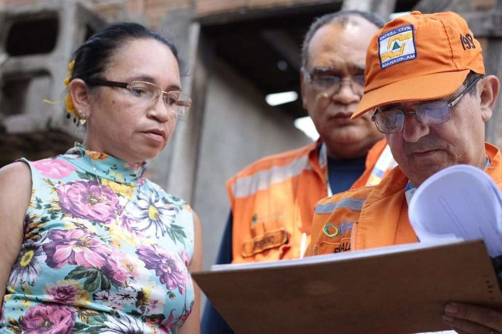 Prefeitura de Manaus atende ocorrências durante a chuva nesta terça-feira (13)