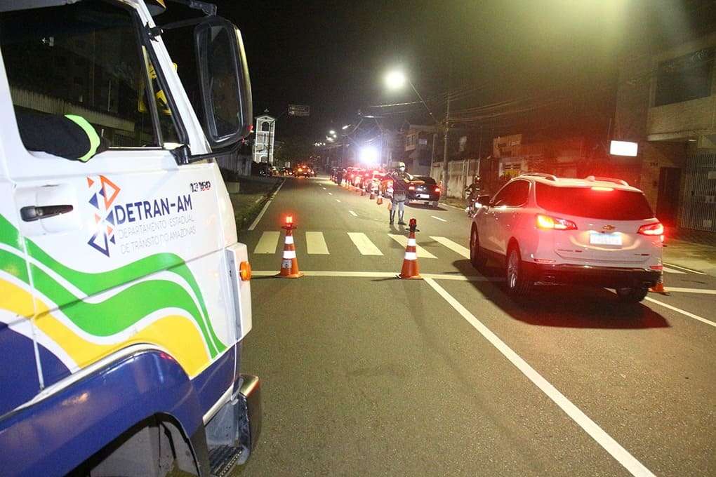 Natal: Detran-AM flagra 77 condutores dirigindo sob efeito de bebida alcoólica