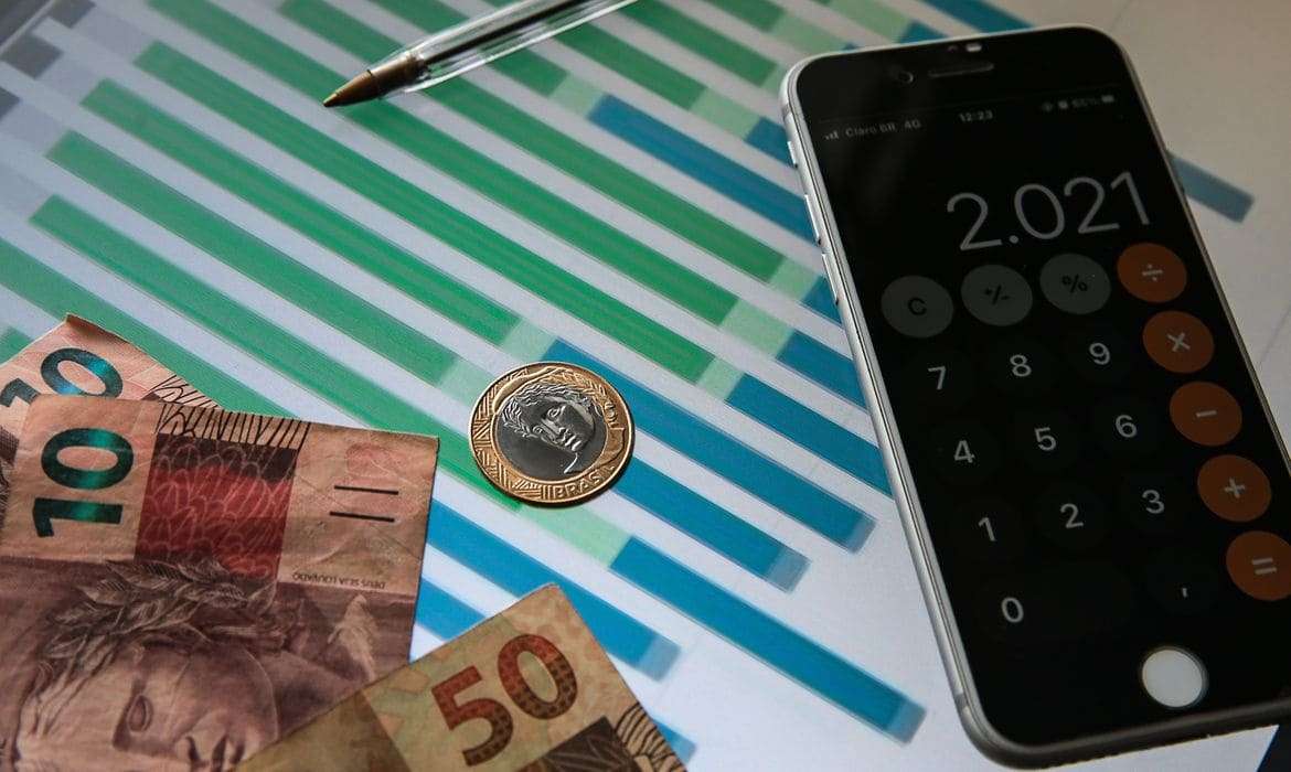 Governo eleva previsão de superávit primário em 2022 para R$ 34,14 bi