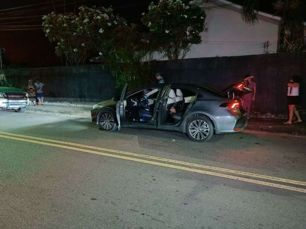 Urgente: homem é executado dentro de carro em Manaus