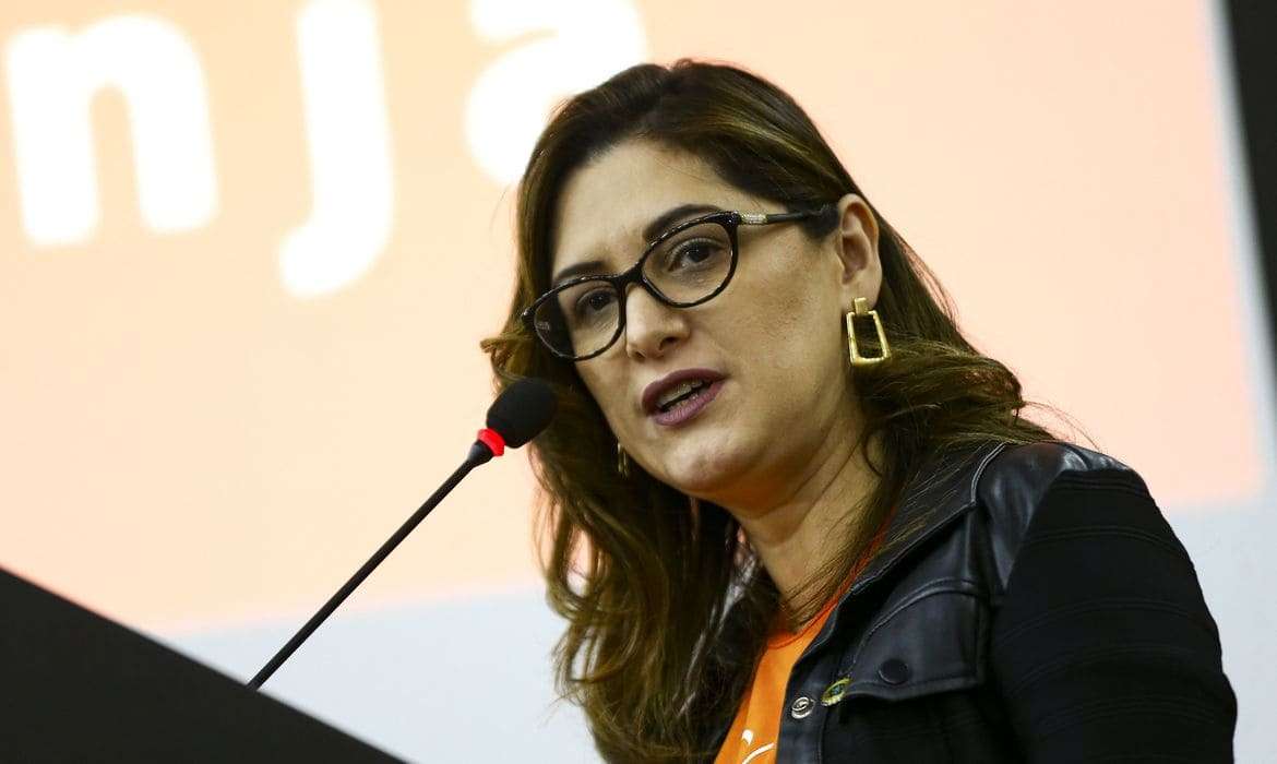 Valorizar idosos é condição para avanço da sociedade, diz ministra