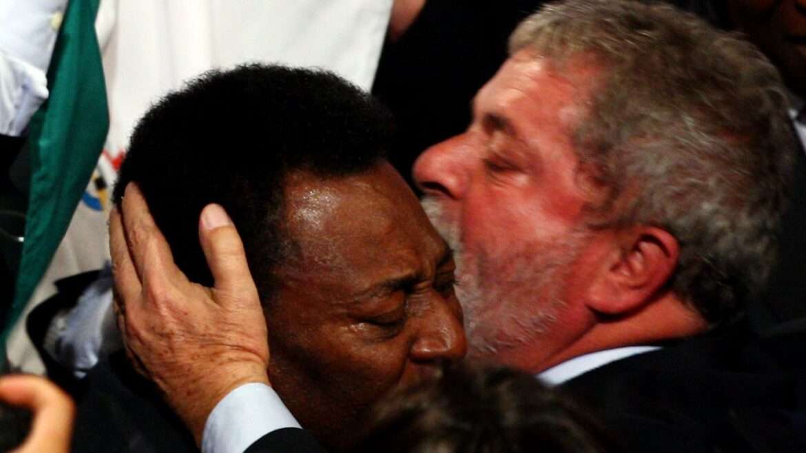Lula faz homenagem a Pelé: "Nunca houve um camisa 10 como ele"