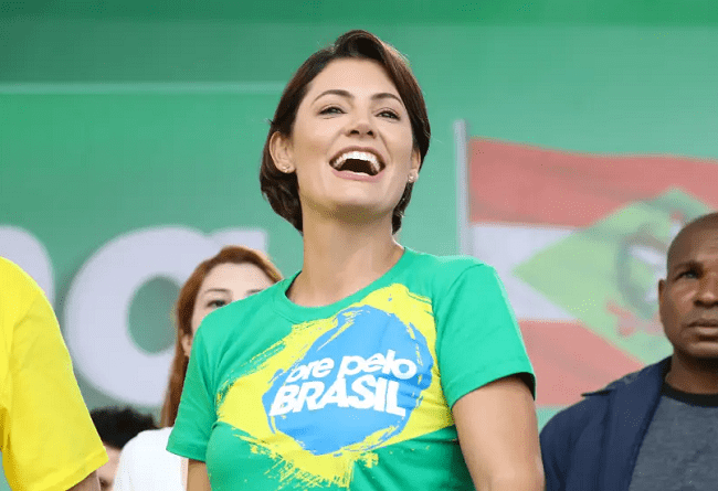 Michelle Bolsonaro receberá mesma condecoração que padre Júlio Lancellotti