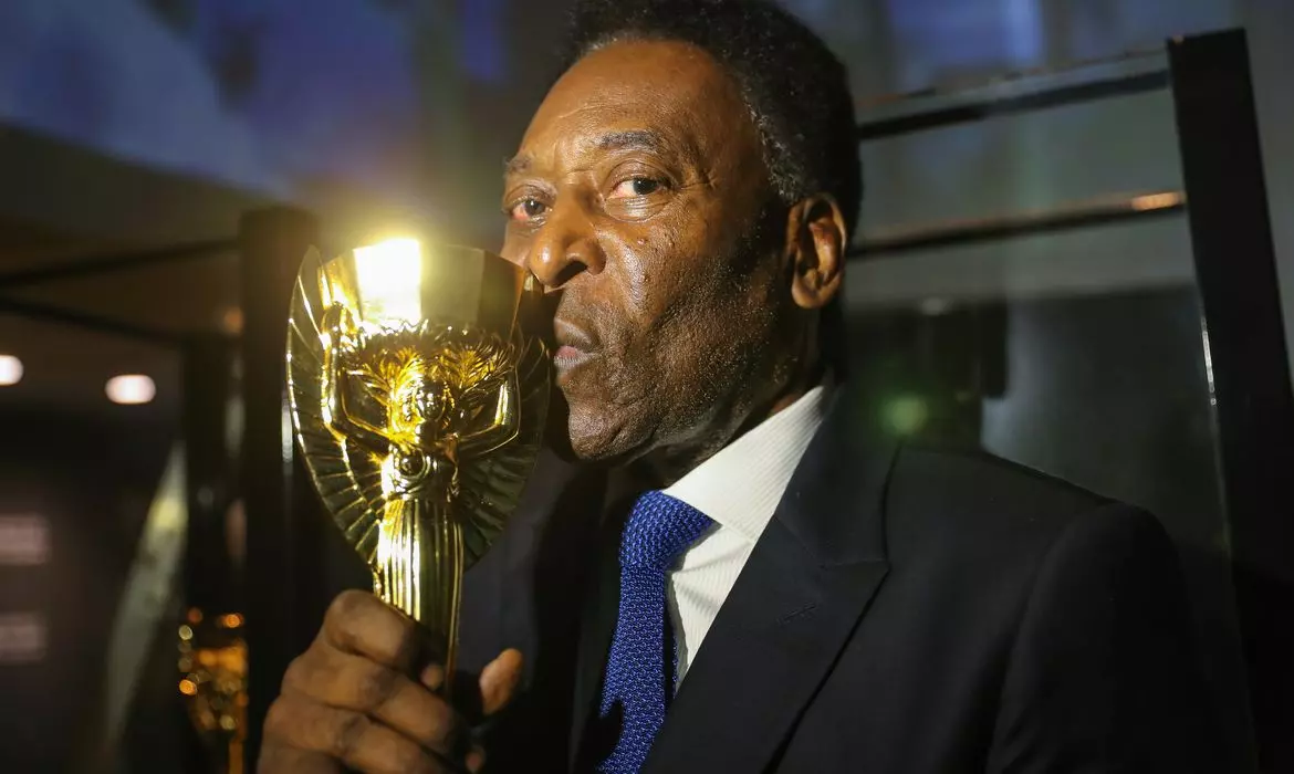 Prefeito David Almeida decreta luto oficial pela morte de Pelé