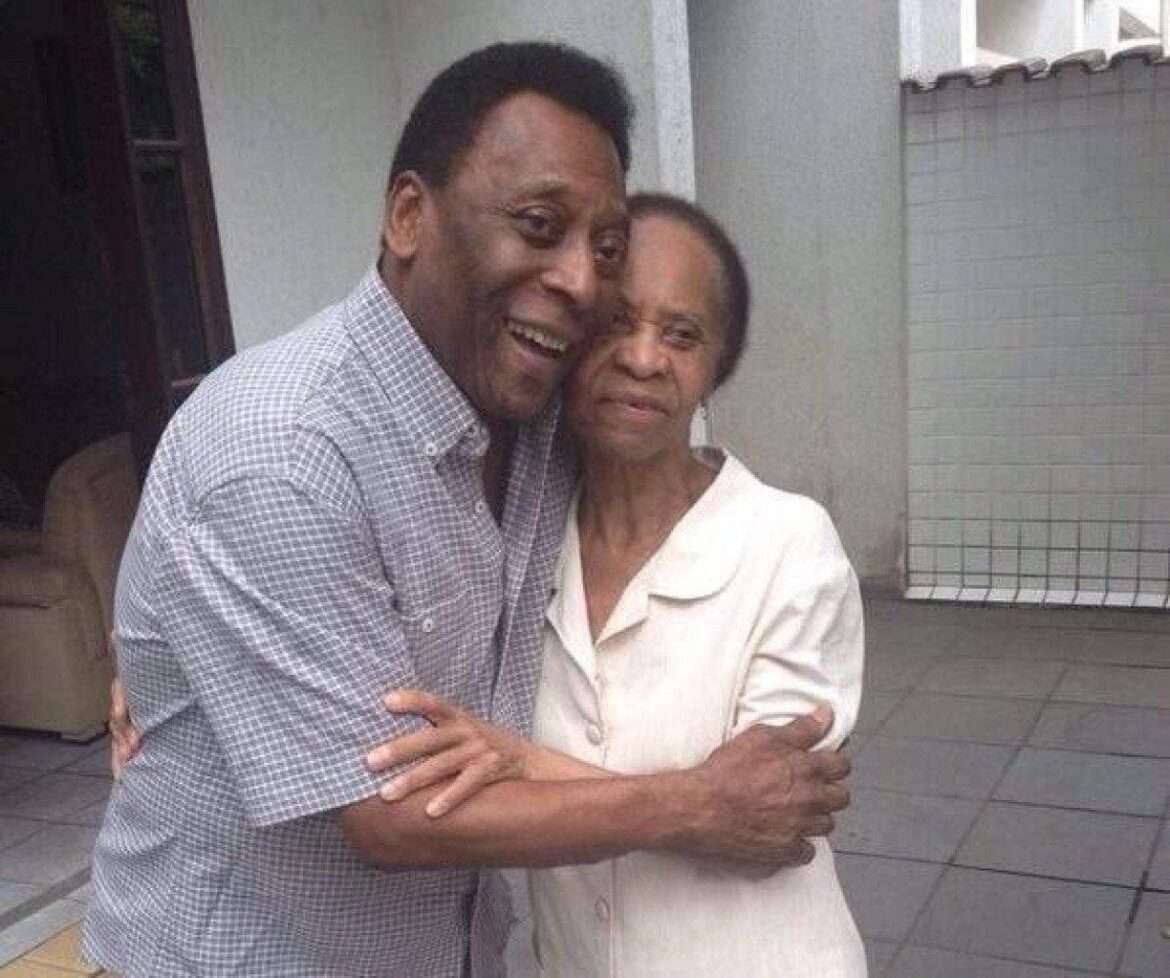Irmã de Pelé revela que mãe do Rei do Futebol ainda não sabe sobre a morte do filho