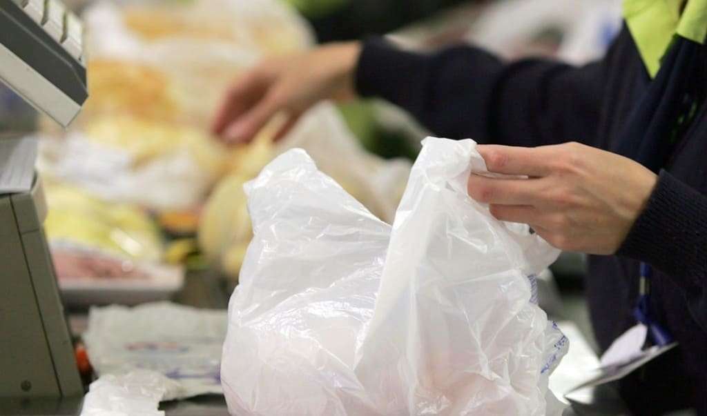 Lei estadual proíbe venda de sacolas plásticas convencionais em todo o AM