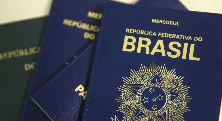 Bolsonaro sanciona lei e libera R$ 31,4 milhões para emissão de passaportes