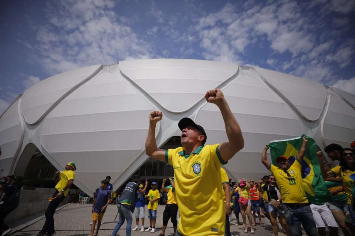 Governo do Amazonas reduz expediente na segunda-feira, dia de jogo do Brasil na Copa