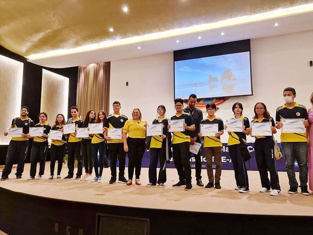 Estudantes da rede estadual recebem diploma de participação em curso da Escola de Contas Públicas