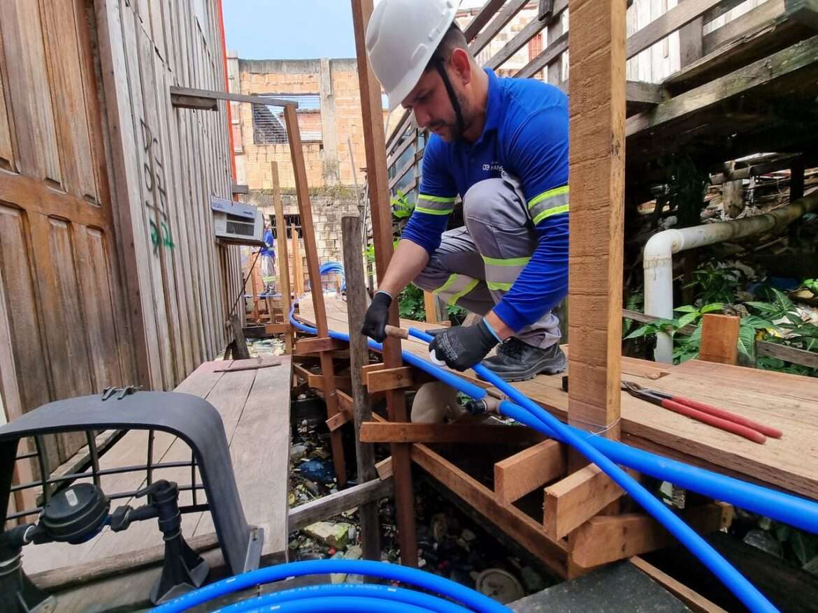 Mais de 77 mil moradores de áreas vulneráveis em Manaus foram beneficiados com novas redes de água em 2022