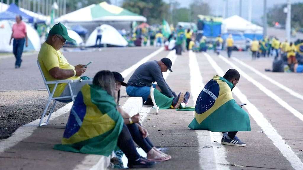 Bolsonaristas começam a deixar acampamento em QG do Exército em Brasília