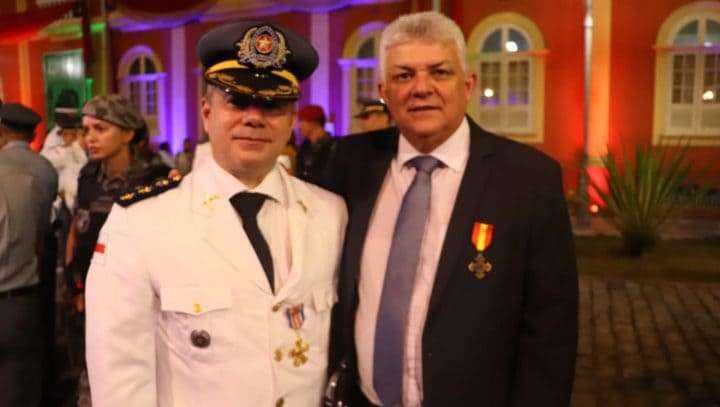 Prefeitura é homenageada com medalha da Polícia Militar