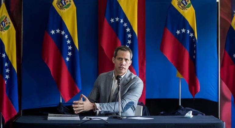 Oposição venezuelana elimina 'governo interino' de Guaidó