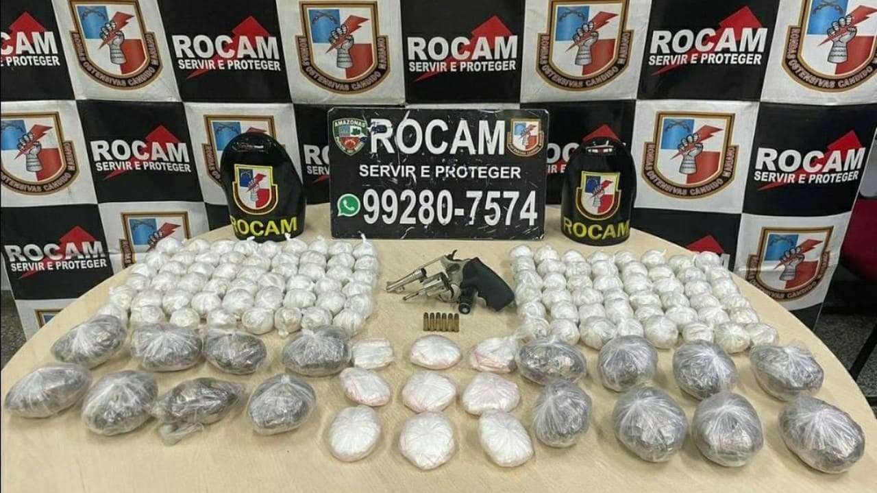 Homem é preso com mochila cheia de drogas na Compensa