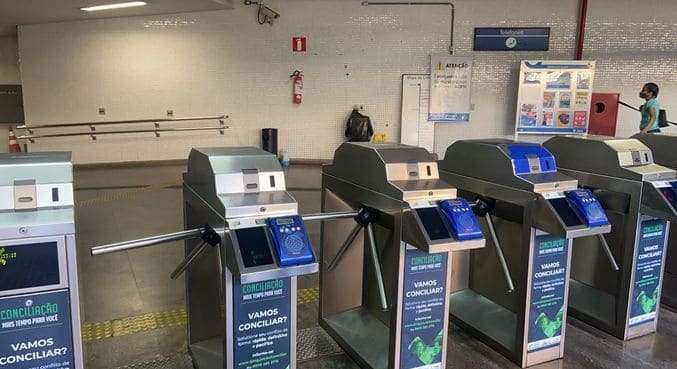 Greve total do metrô continua pelo quarto dia em BH e CBTU prevê desconto no salário dos servidores