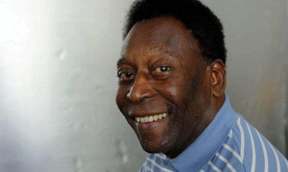 Pelé agradece mensagens de apoio após internação