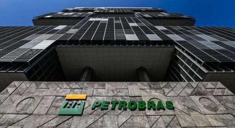 Transição sugere a Lula que abandone privatização de Petrobras, Correios e EBC