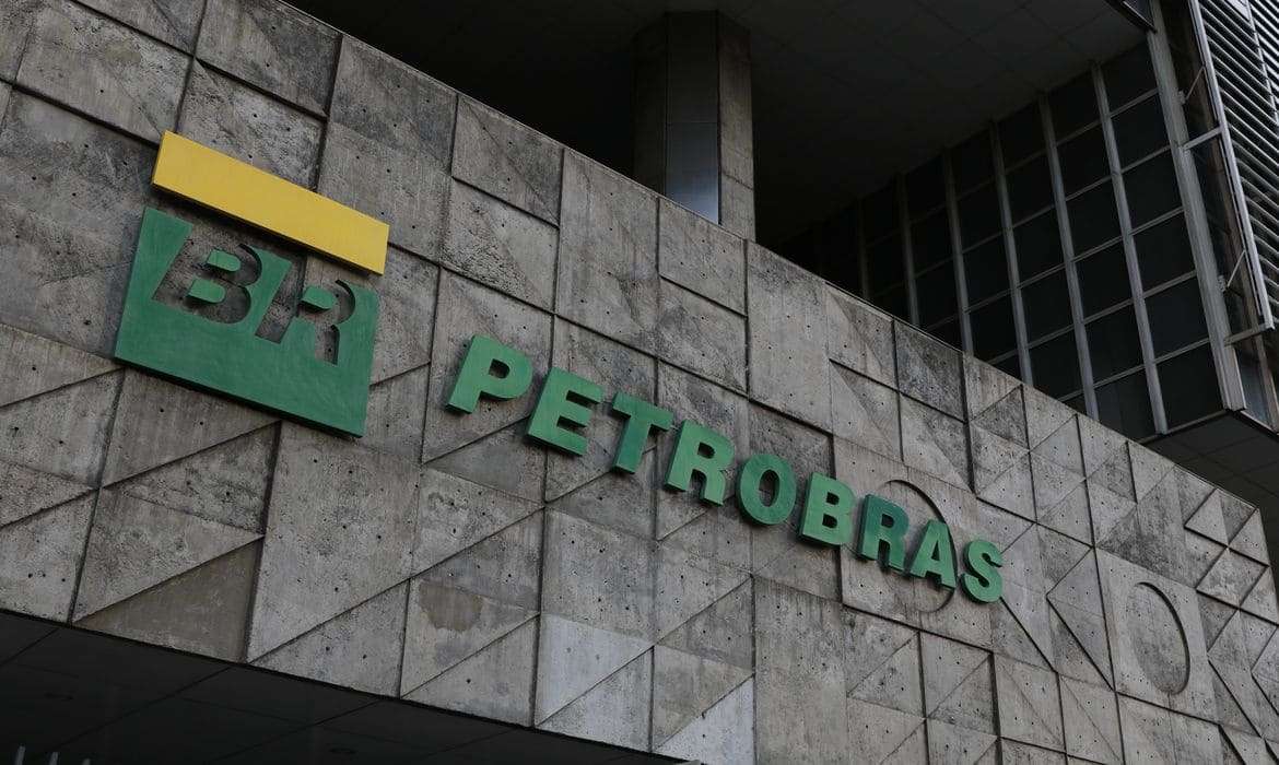 Petrobras reduz preço do querosene de aviação em 5,8%