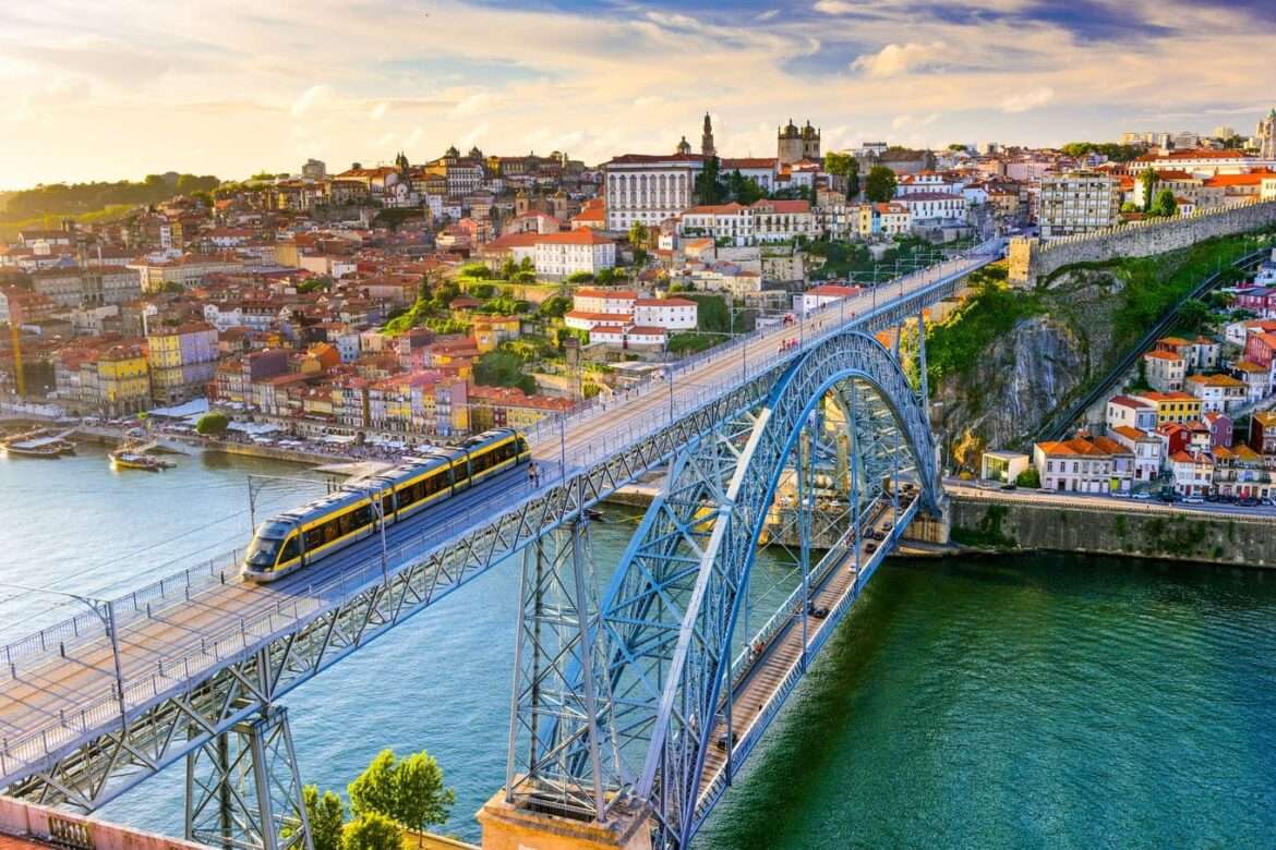 Consulado brasileiro ajuda pessoas a retornarem de Portugal