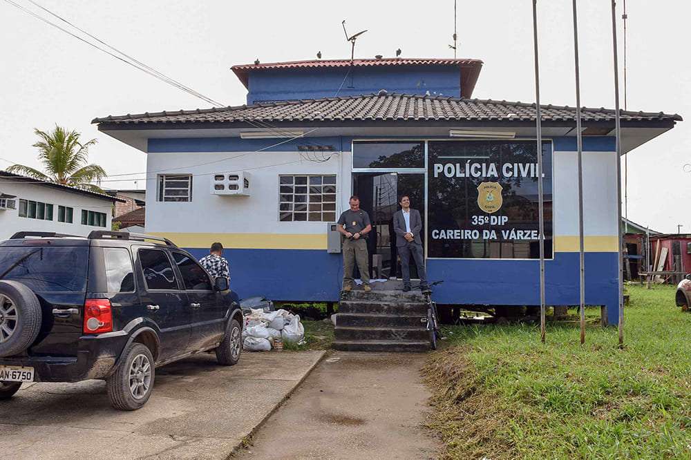 Homem é assassinado a facada ao sair de casa