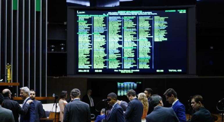 Câmara dos Deputados aprova PEC do estouro em segundo turno